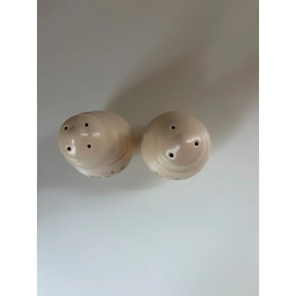 Pfaltzgraff Remembrance Salt Pepper Shakers Set Vintage USA Stoneware Floral